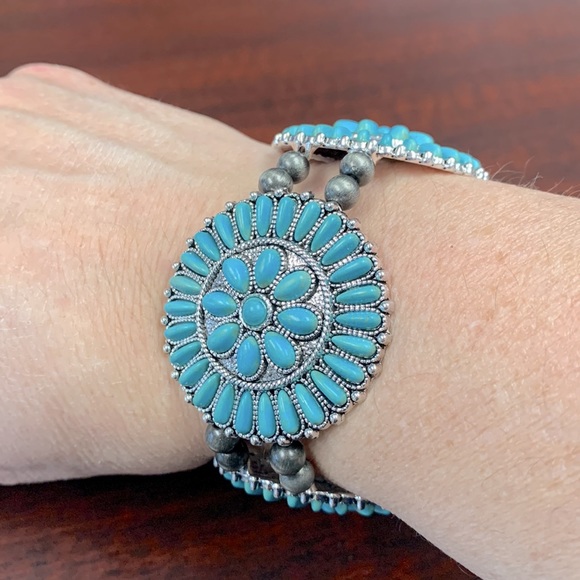 🔥 Last One! 🔥 Western Concho Cluster Stretch Bracelet - Picture 6 of 6